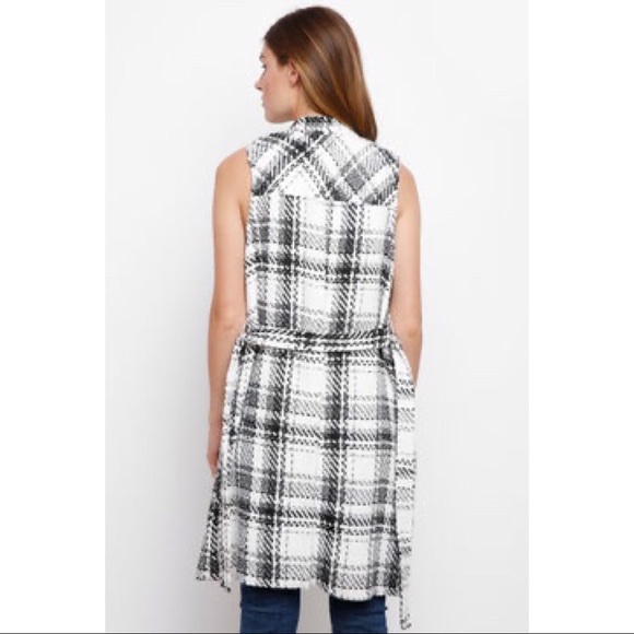 BCBG Heavyweight Plaid Sleeveless Trench - Picture 2 of 6
